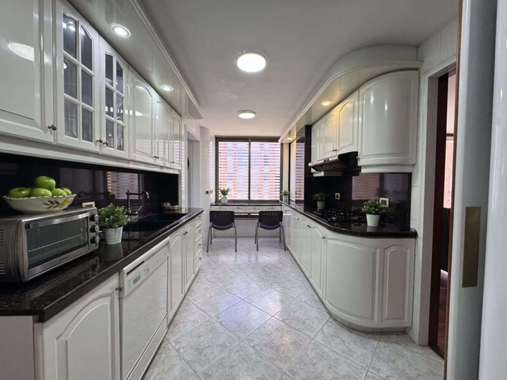 Apartamento de 2 alcobas en arriendo en San Patricio, Bogotá, 165 m² · foto 4 de 17