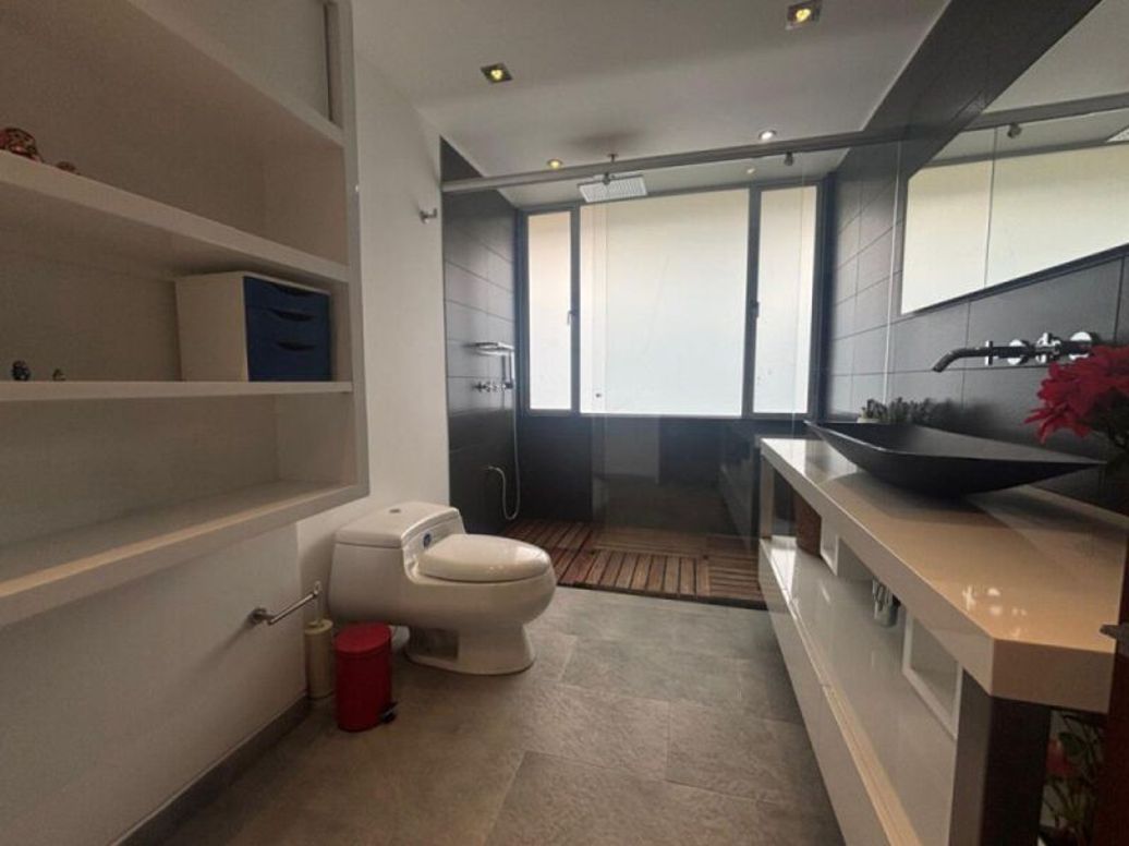 Apartamento de 3 alcobas en arriendo en Las Acacias, Bogotá, 264 m² · foto 12 de 16