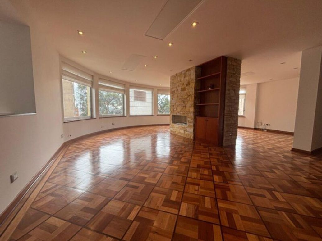 Apartamento de 3 alcobas en arriendo en Las Acacias, Bogotá, 264 m² · foto 3 de 16