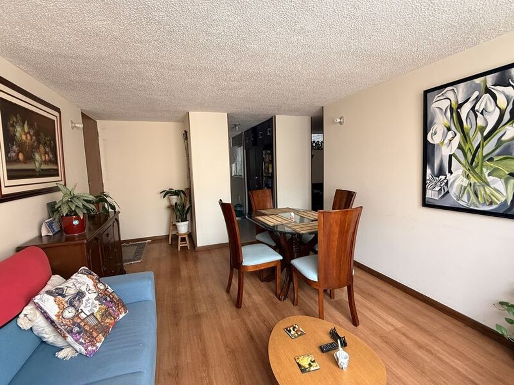 Apartamento de 3 alcobas en venta en Verbenal, Bogotá, 66 m² · foto 2 de 20