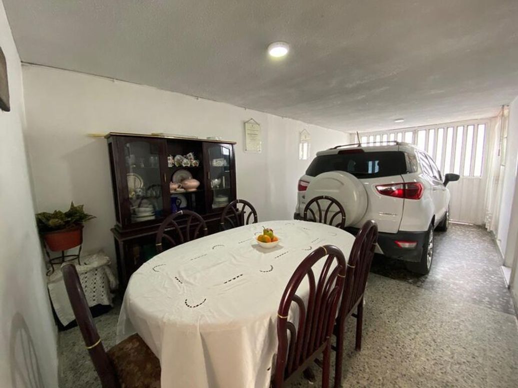 Casa de 4 alcobas en venta en San Joaquín, Bogotá, 120 m² · foto 4 de 11