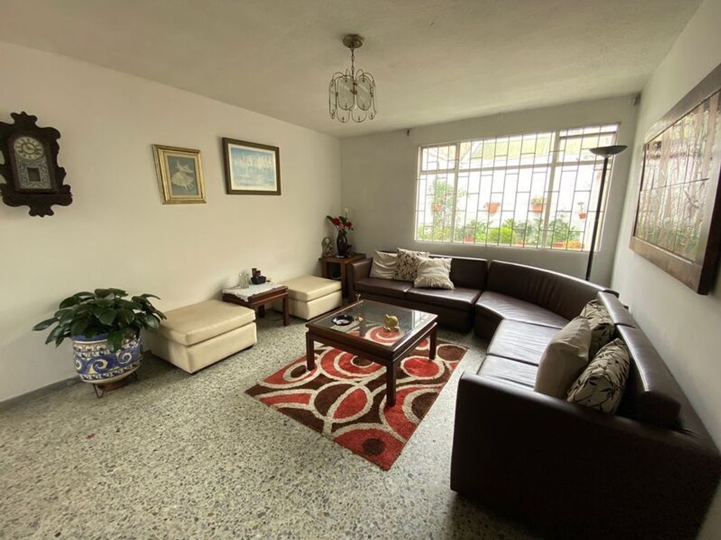 Casa de 4 alcobas en venta en San Joaquín, Bogotá, 120 m² · foto 2 de 11