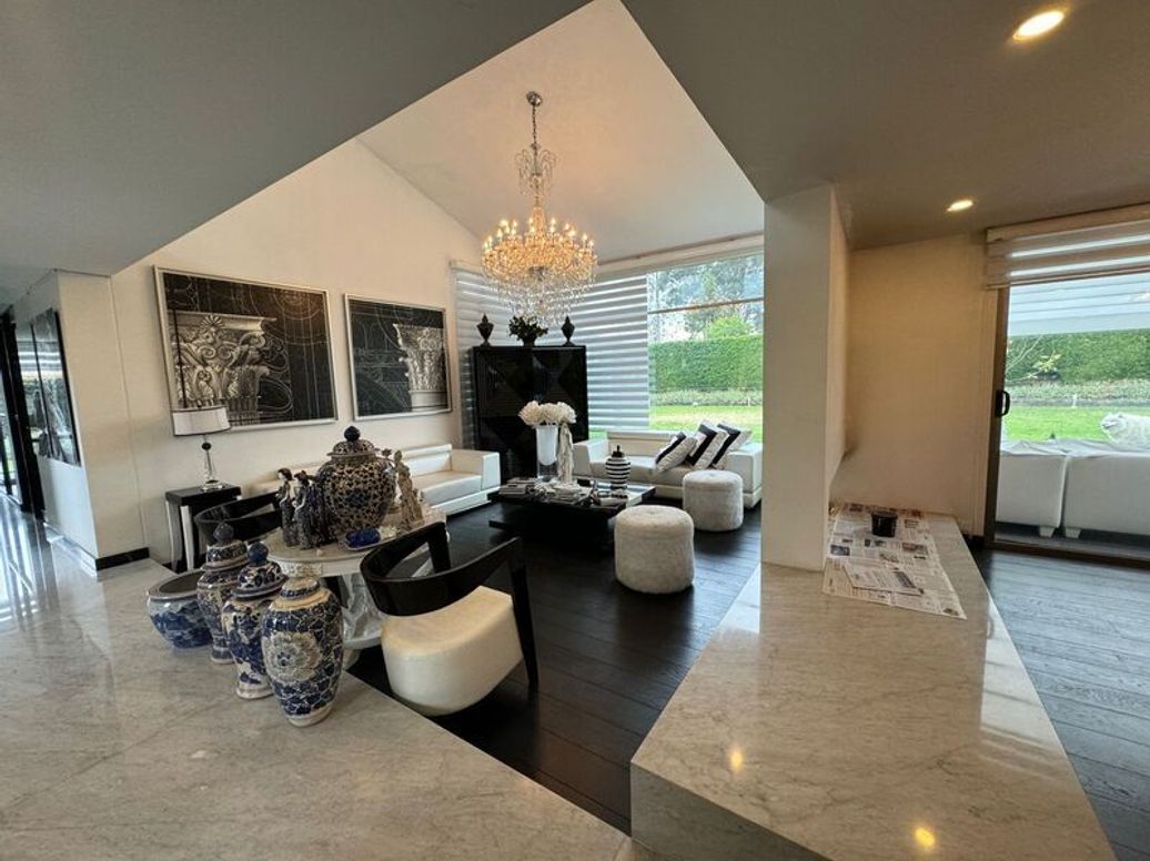 Casa de 4 alcobas en venta en Casa Blanca, Bogotá, 320 m² · foto 2 de 9