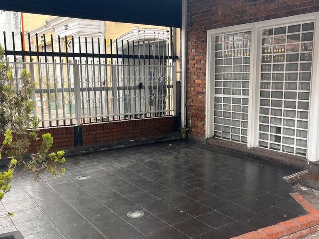 Casa de 4 alcobas en venta en Quinta Camacho, Bogotá, 302 m² · foto 8 de 20