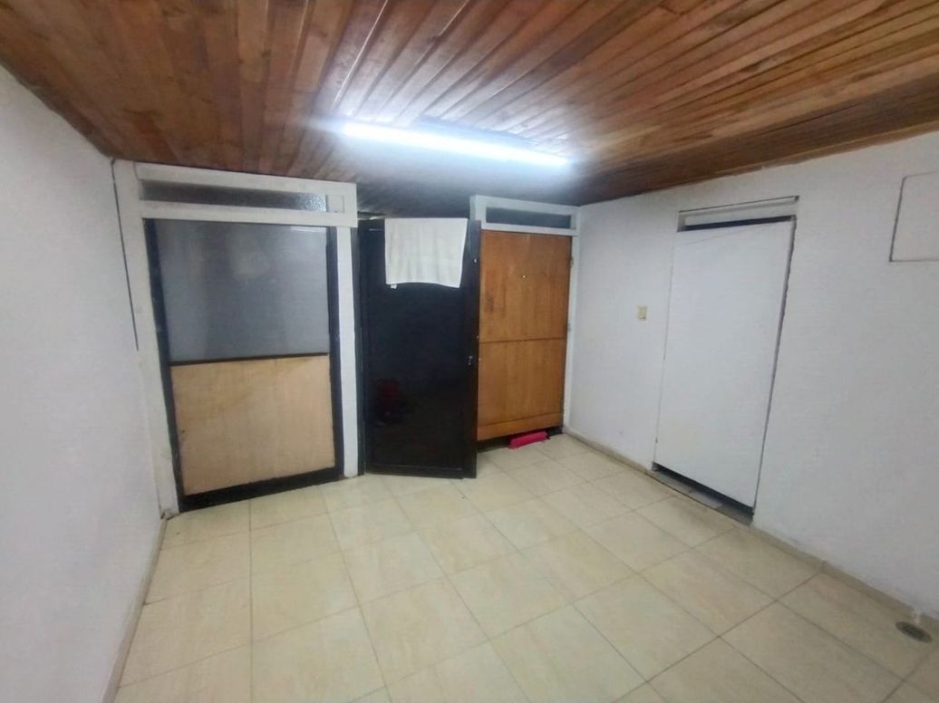 Casa de 9 alcobas en venta en Los Alcazares, Bogotá, 420 m² · foto 15 de 19