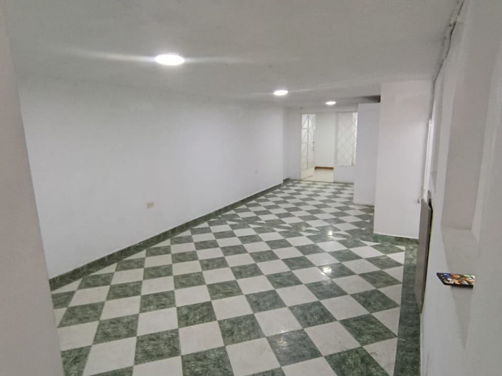Apartamento de 4 alcobas en arriendo en Normandía, Bogotá, 70 m² · foto 3 de 16