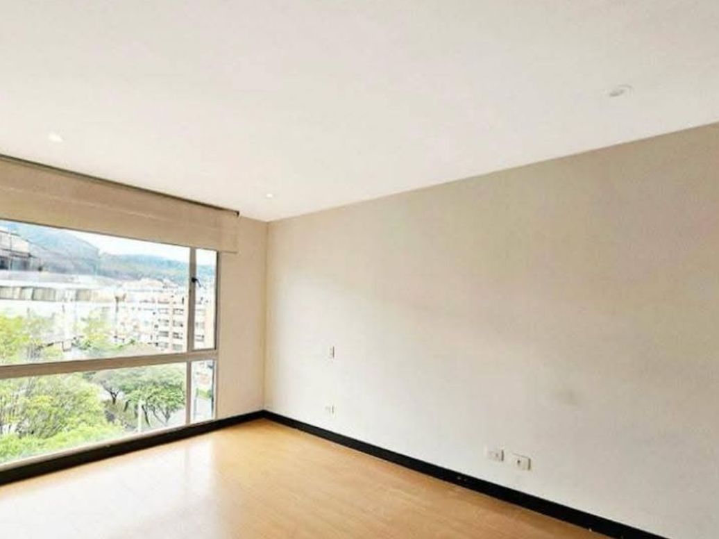 Apartaestudio en venta en Santa Barbara Central, Bogotá, 65 m² · foto 6 de 9