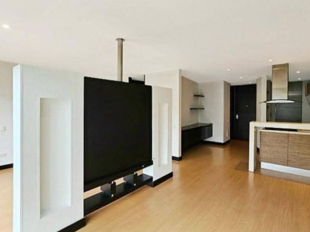 Apartaestudio en venta en Santa Barbara Central, Bogotá, 65 m² · foto 4 de 9