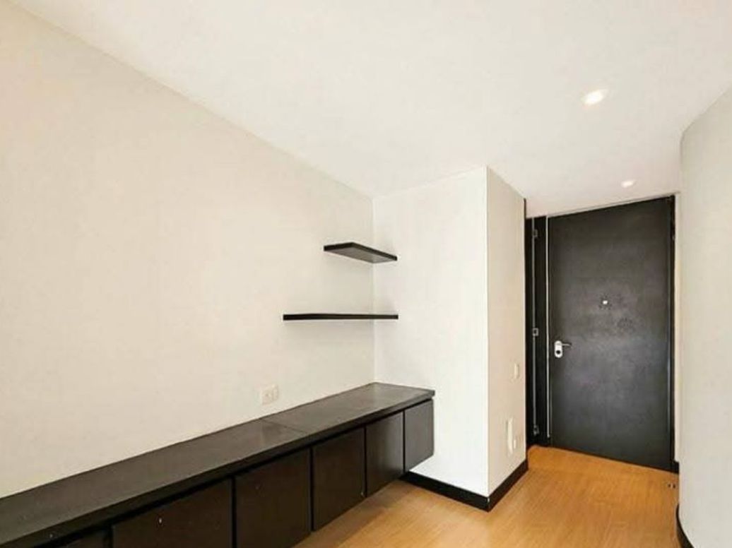 Apartaestudio en venta en Santa Barbara Central, Bogotá, 65 m² · foto 3 de 9