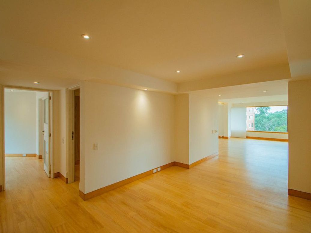 Apartamento de 3 alcobas en arriendo en Chicó Norte, Bogotá, 270 m² · foto 2 de 20