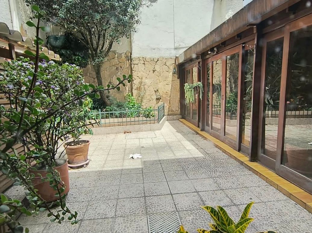 Casa de 5 alcobas en venta en Molinos Norte, Bogotá, 546 m² · foto 2 de 20