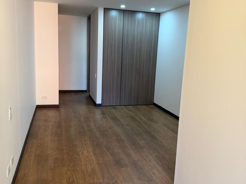 Apartamento de 2 alcobas en venta en Caobos Salazar, Bogotá, 82 m² · foto 6 de 20