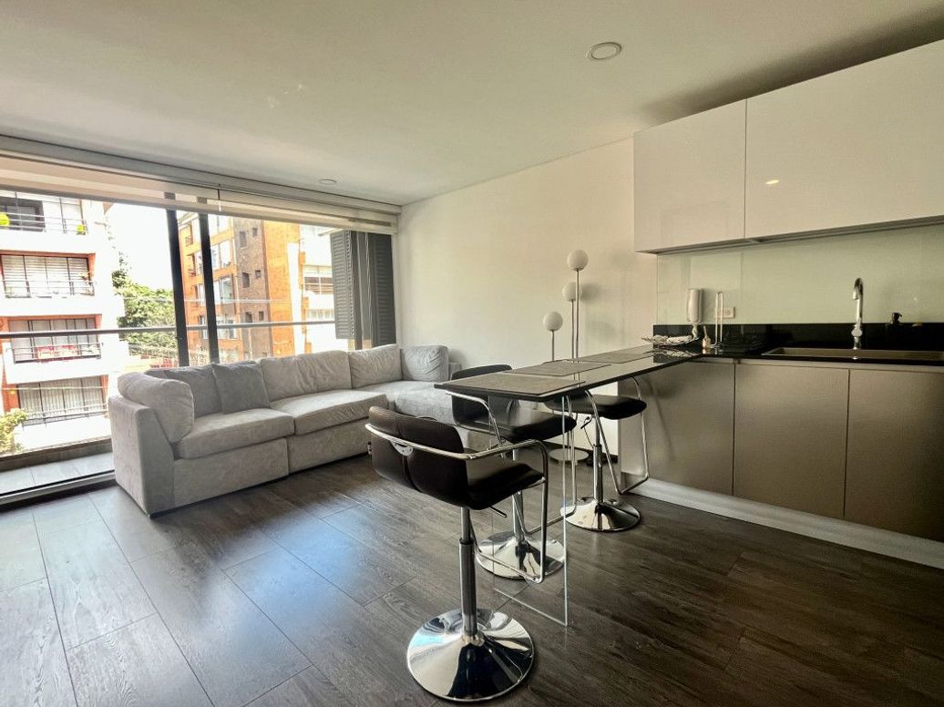 Apartamento de 1 alcoba en arriendo en Santa Barbara Occidental, Bogotá, 57 m² · foto 3 de 16