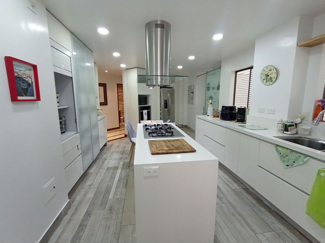 Apartamento de 3 alcobas en venta en Santa Bibiana, Bogotá, 218 m² · foto 7 de 20