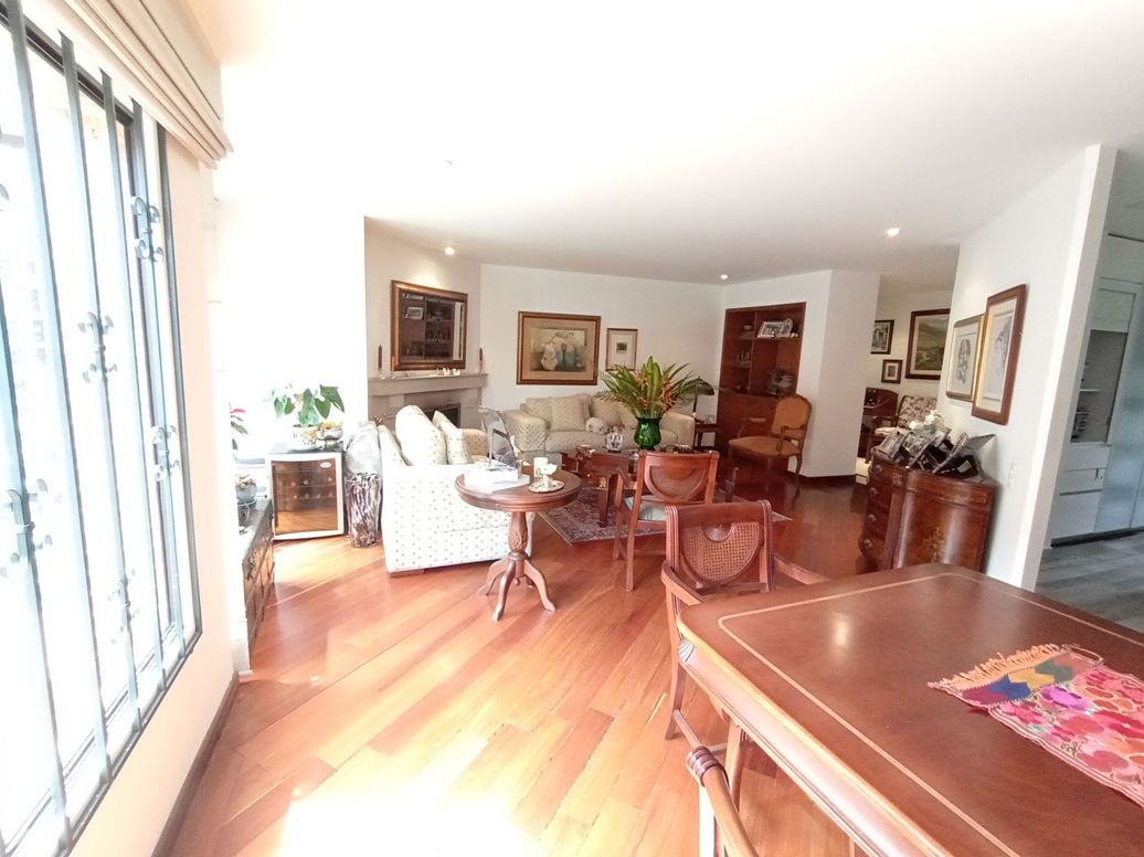 Apartamento de 3 alcobas en venta en Santa Bibiana, Bogotá, 218 m² · foto 4 de 20