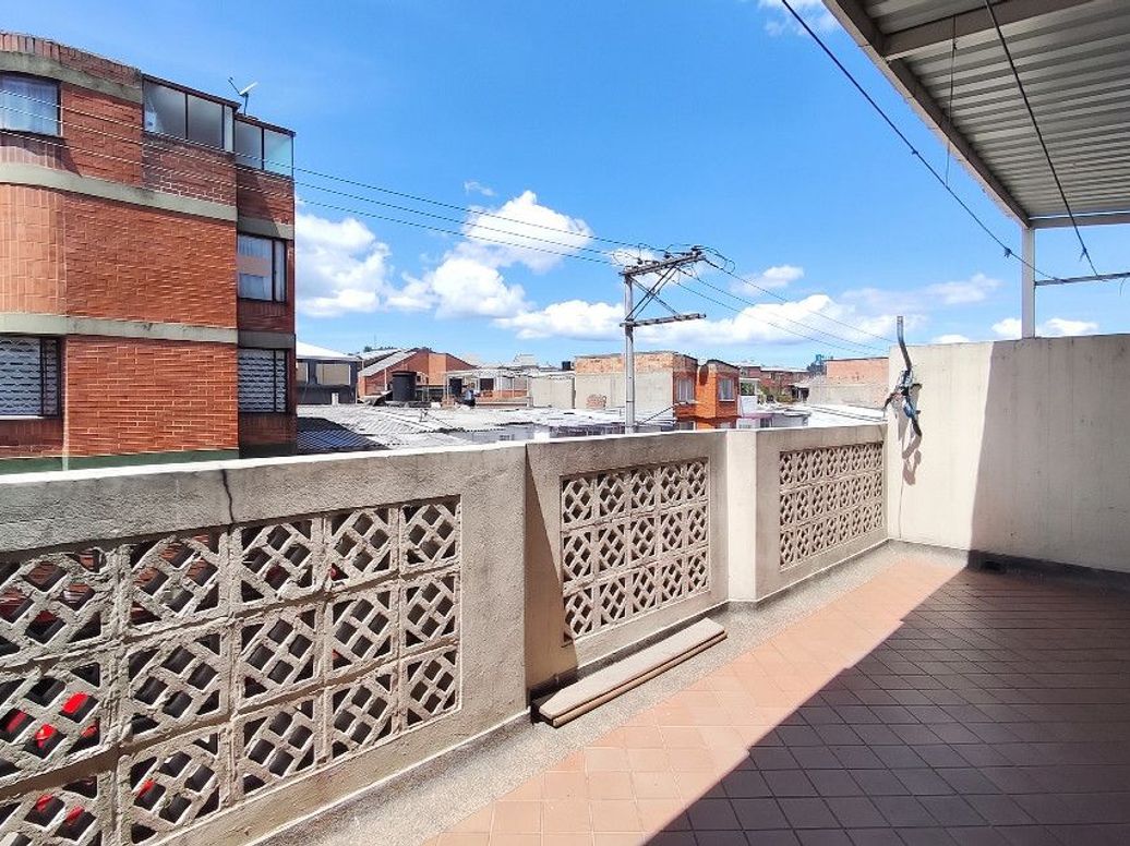 Casa de 10 alcobas en venta en Minuto De Dios, Bogotá, 300 m² · foto 19 de 20