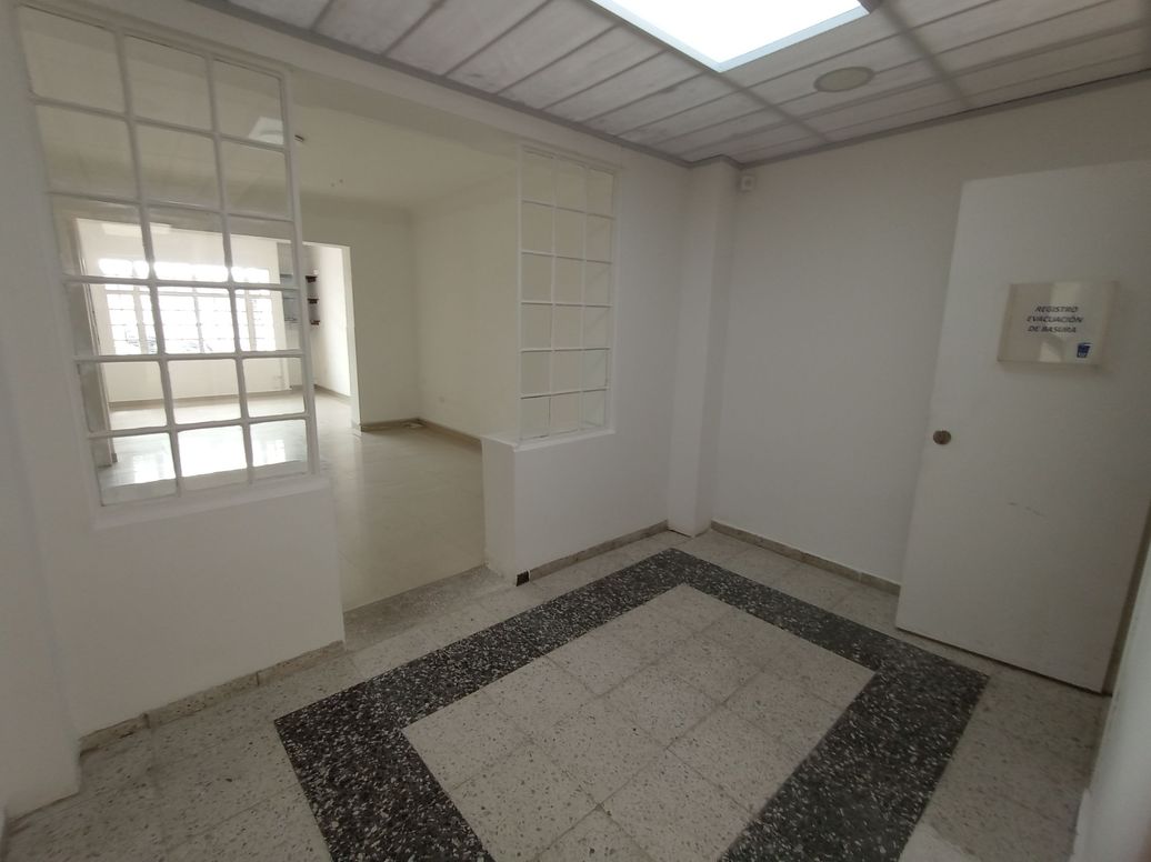 Casa de 5 alcobas en venta en Alfonso López, Bogotá, 250 m² · foto 11 de 17