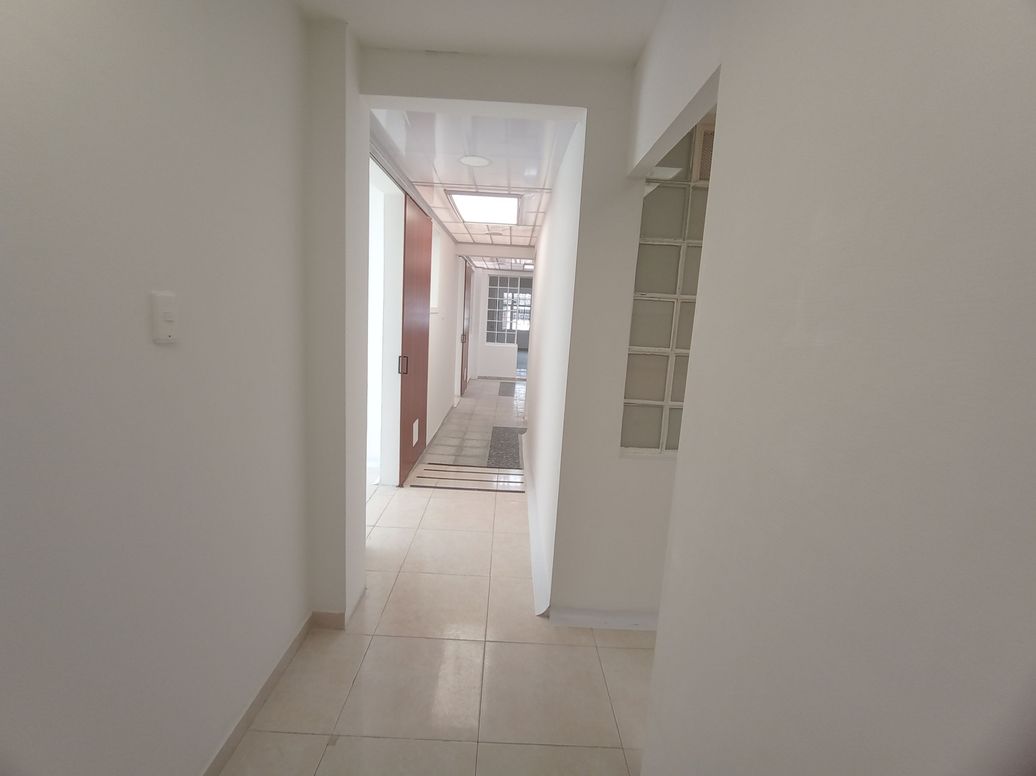 Casa de 5 alcobas en venta en Alfonso López, Bogotá, 250 m² · foto 6 de 17