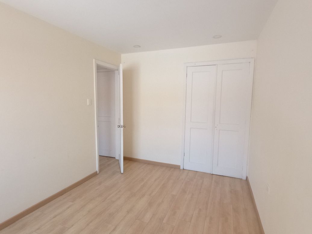 Casa de 5 alcobas en venta en Alfonso López, Bogotá, 250 m² · foto 2 de 17