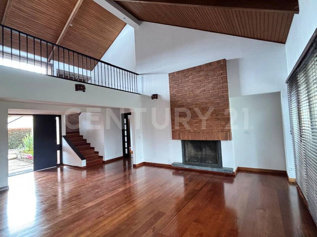 Casa de 4 alcobas en arriendo en Guaymaral, Bogotá, 410 m² · foto 3 de 16