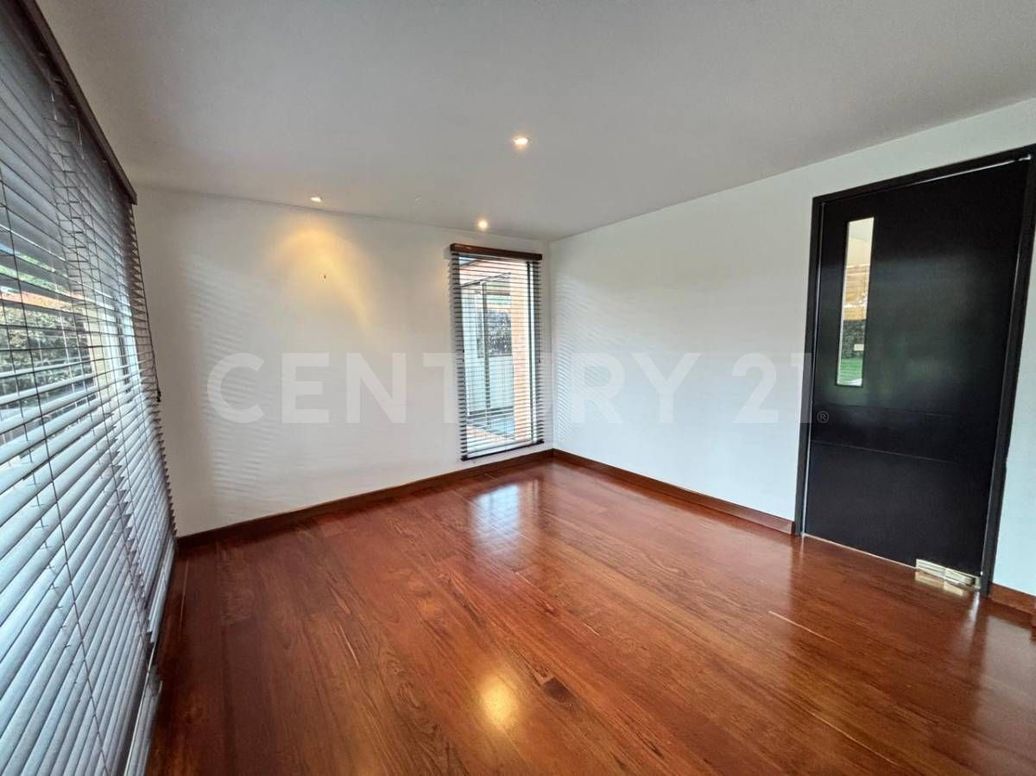 Casa de 4 alcobas en arriendo en Guaymaral, Bogotá, 410 m² · foto 11 de 16