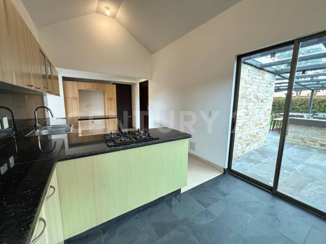 Casa de 4 alcobas en arriendo en Guaymaral, Bogotá, 410 m² · foto 13 de 16