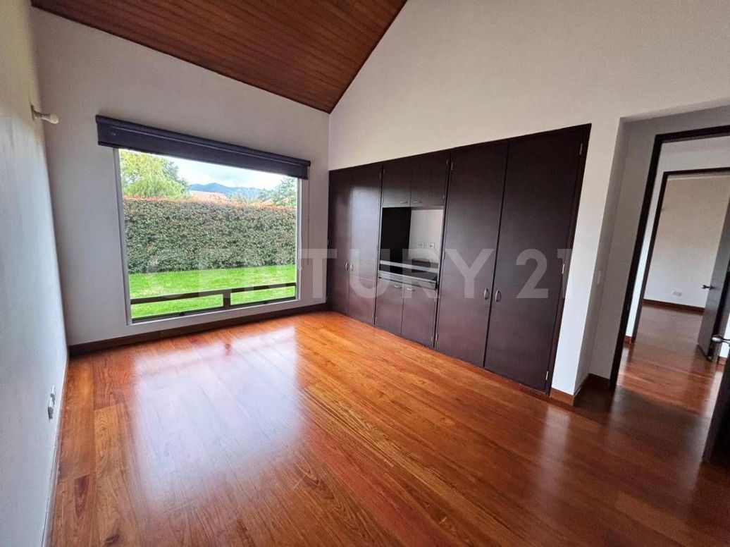 Casa de 4 alcobas en arriendo en Guaymaral, Bogotá, 410 m² · foto 14 de 16