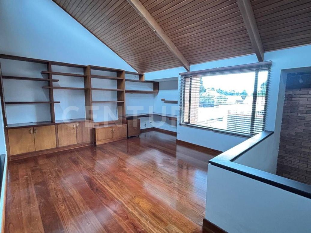 Casa de 4 alcobas en arriendo en Guaymaral, Bogotá, 410 m² · foto 15 de 16