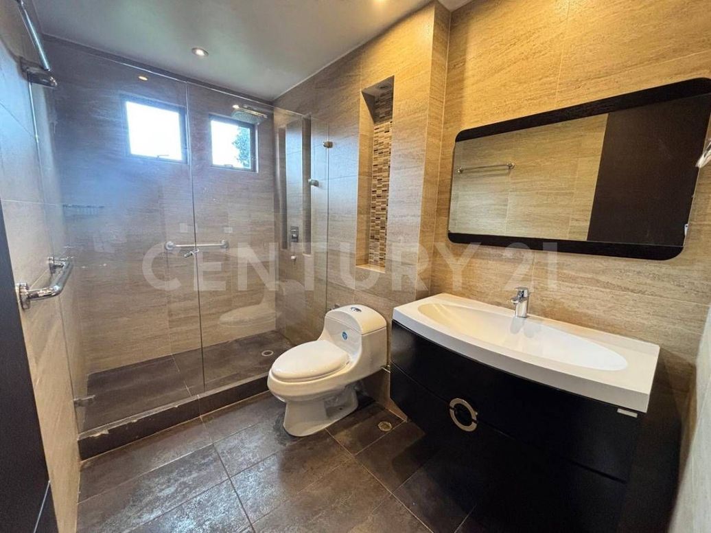 Casa de 4 alcobas en arriendo en Guaymaral, Bogotá, 410 m² · foto 10 de 16