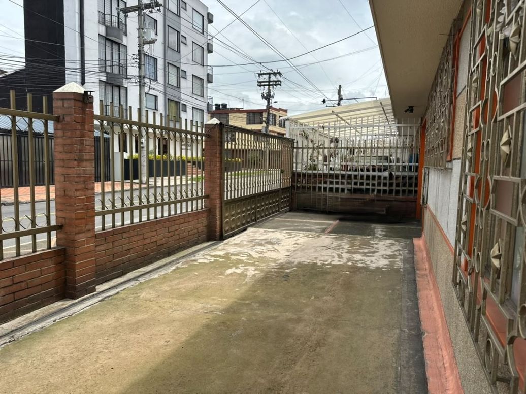 Casa de 6 alcobas en venta en José Joaquín Vargas, Bogotá, 196 m² · foto 3 de 20