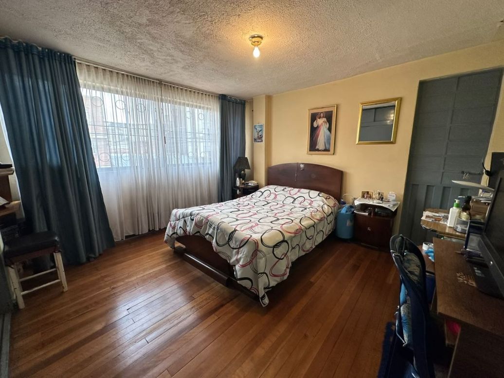 Casa de 6 alcobas en venta en José Joaquín Vargas, Bogotá, 196 m² · foto 19 de 20