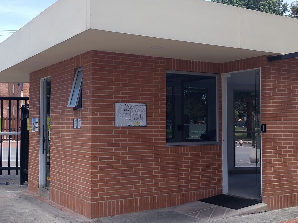 Casa de 4 alcobas en venta en Santa Catalina, Bogotá, 100 m² · foto 2 de 17