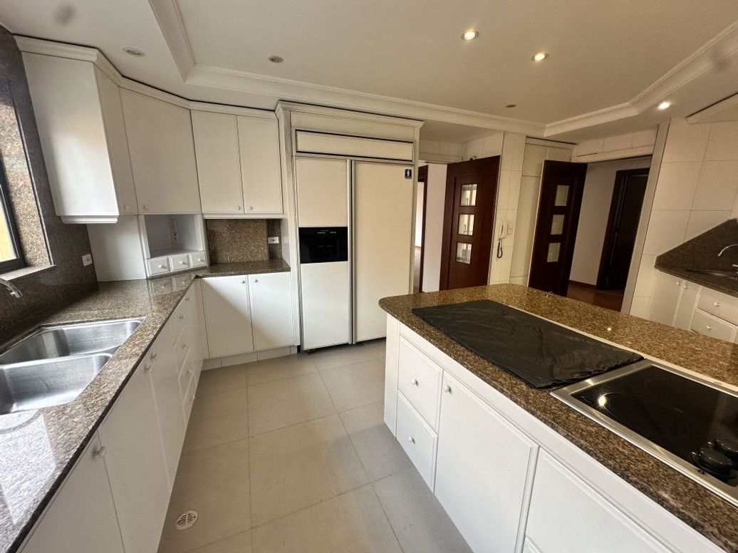 Apartamento de 3 alcobas en venta en Chicó Norte, Bogotá, 221 m² · foto 3 de 10