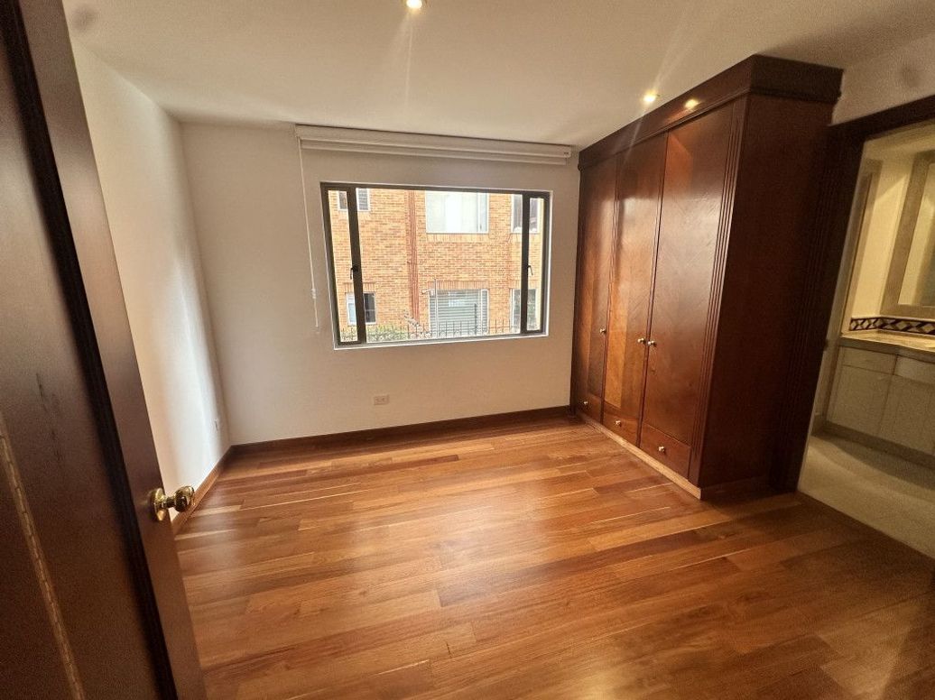Apartamento de 3 alcobas en venta en Chicó Norte, Bogotá, 221 m² · foto 2 de 10