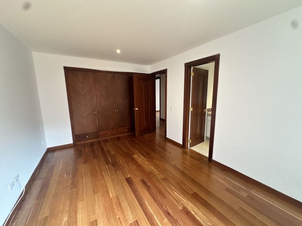 Apartamento de 3 alcobas en venta en Chicó Norte, Bogotá, 221 m² · foto 9 de 10