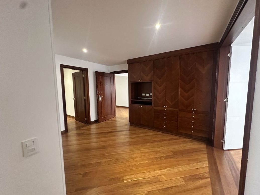 Apartamento de 3 alcobas en venta en Chicó Norte, Bogotá, 221 m² · foto 8 de 10