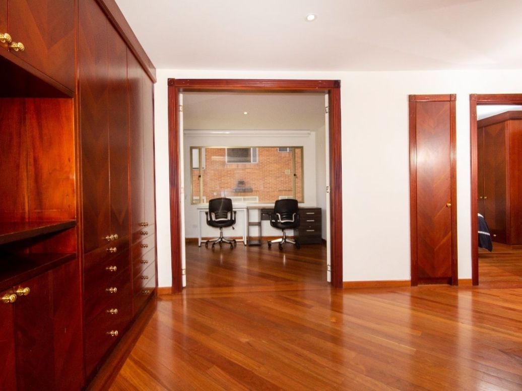 Apartamento de 3 alcobas en arriendo en Chicó Norte, Bogotá, 220 m² · foto 2 de 20