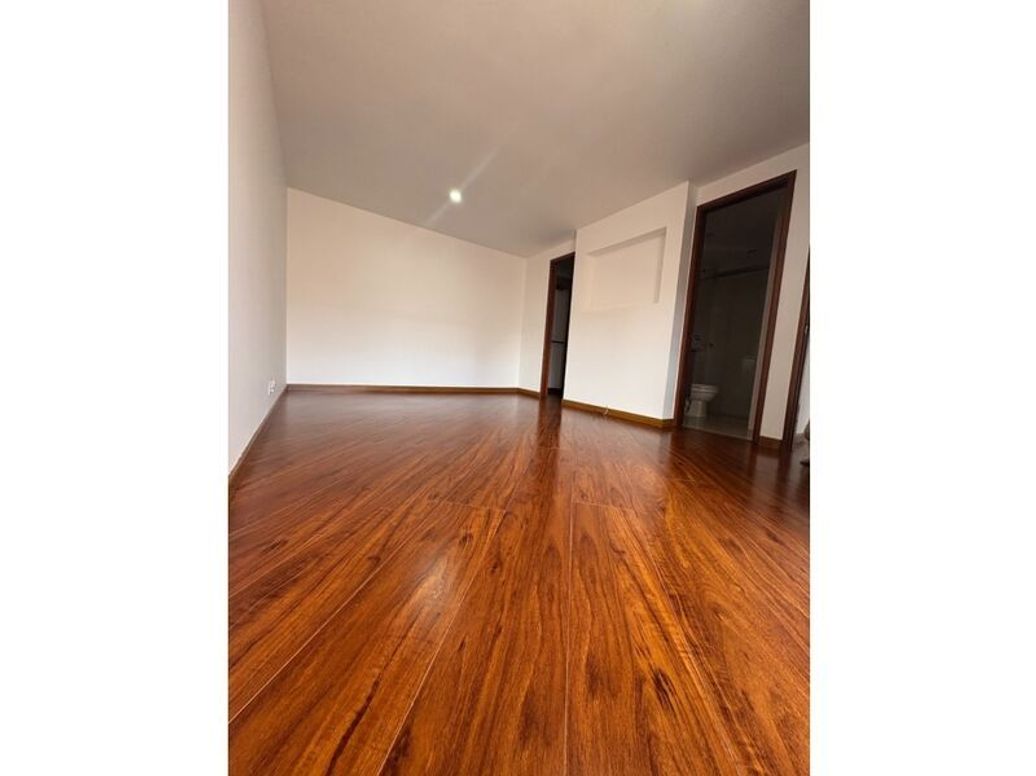 Apartamento de 3 alcobas en venta en Bella Suiza, Bogotá, 152 m² · foto 3 de 17