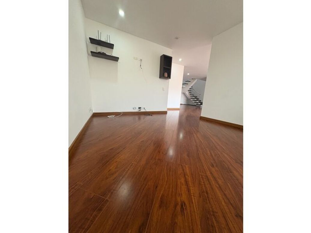 Apartamento de 3 alcobas en venta en Bella Suiza, Bogotá, 152 m² · foto 2 de 17