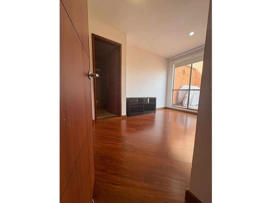 Apartamento de 3 alcobas en venta en Bella Suiza, Bogotá, 152 m² · foto 4 de 17