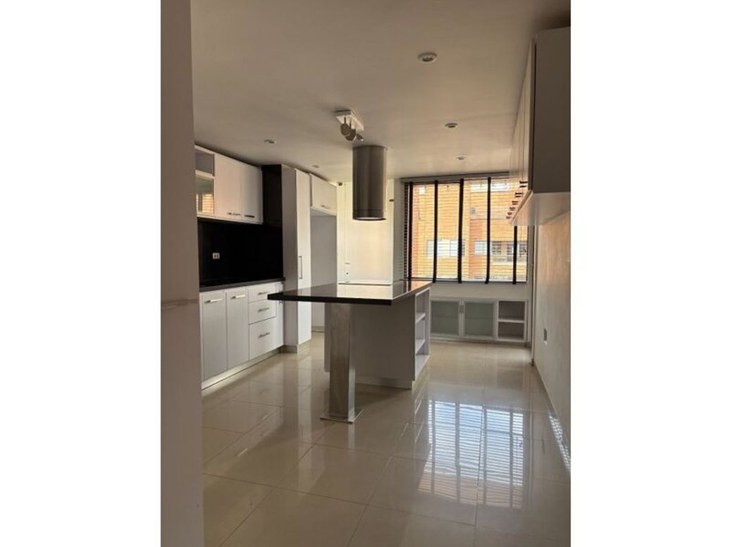 Apartamento de 3 alcobas en venta en Bella Suiza, Bogotá, 152 m² · foto 6 de 17