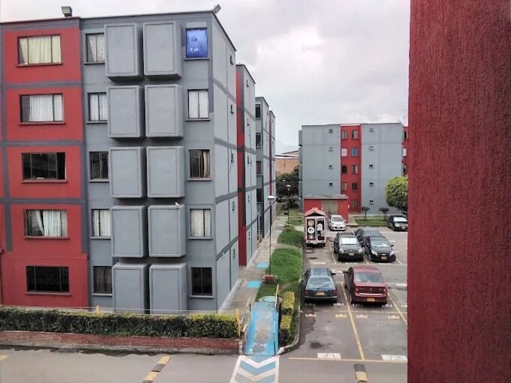 Apartamento de 3 alcobas en venta en Ub. Castilla Real, Bogotá, 53 m² · foto 3 de 20