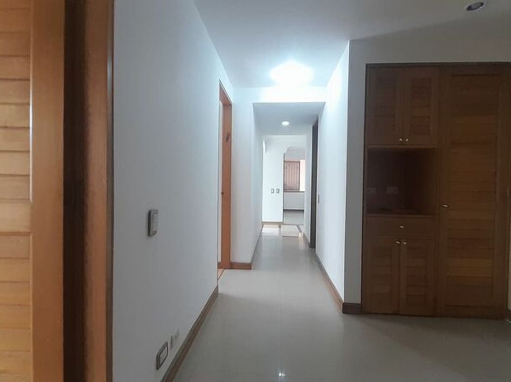 Apartamento de 3 alcobas en venta en Santa Helena Et. I, Bogotá, 133 m² · foto 4 de 20
