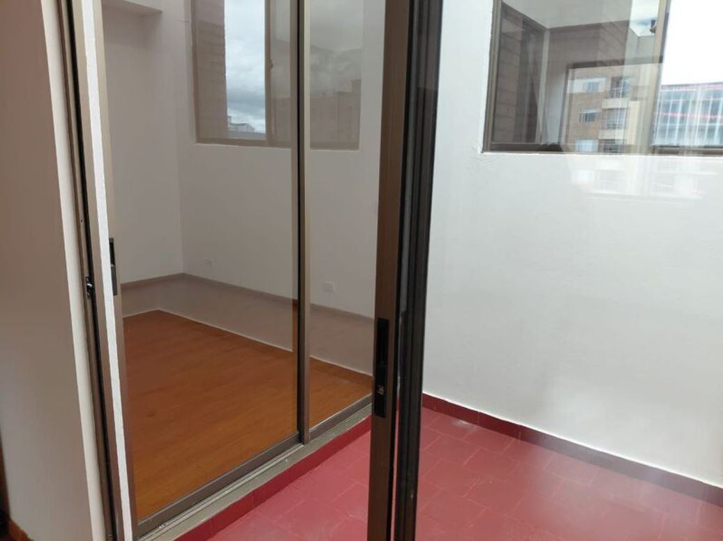 Apartamento de 3 alcobas en venta en Bella Suiza, Bogotá, 231 m² · foto 2 de 20