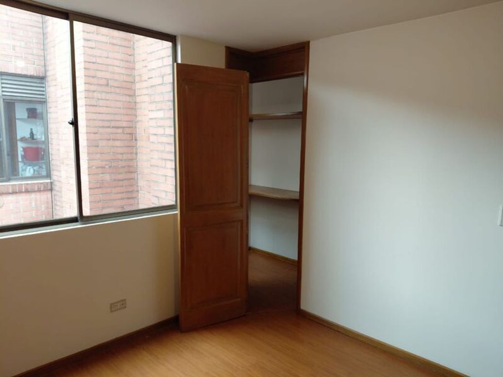 Apartamento de 3 alcobas en venta en Bella Suiza, Bogotá, 231 m² · foto 18 de 20