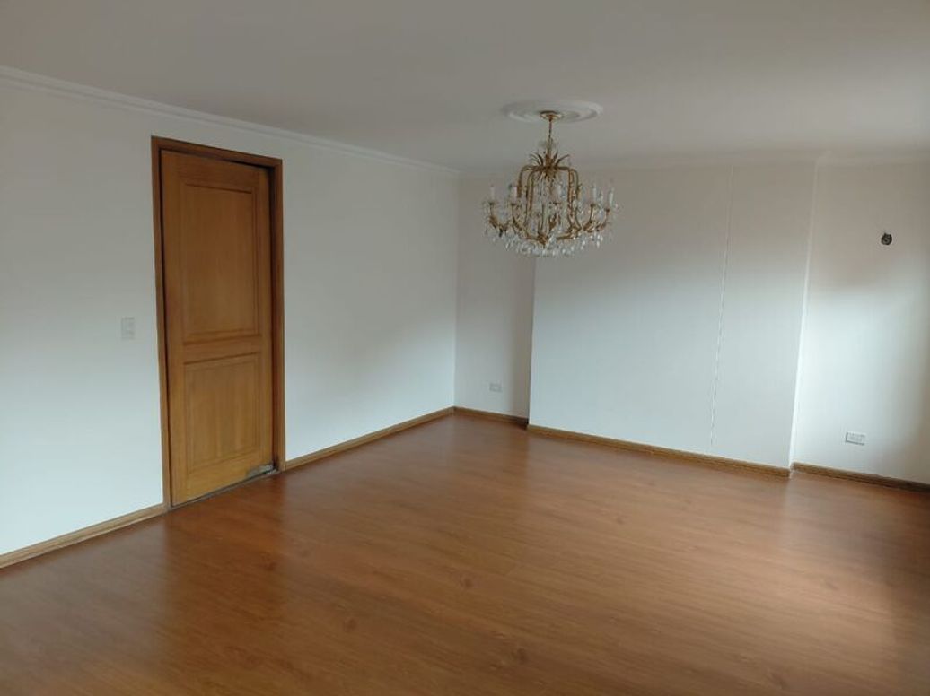 Apartamento de 3 alcobas en venta en Bella Suiza, Bogotá, 231 m² · foto 3 de 20