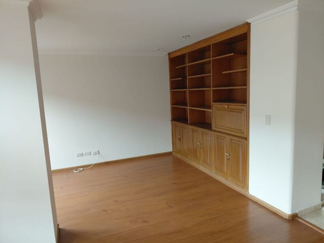 Apartamento de 3 alcobas en venta en Bella Suiza, Bogotá, 231 m² · foto 4 de 20