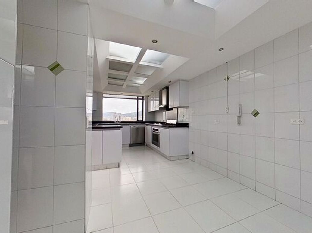 Apartamento de 3 alcobas en venta en Pelodo Del Contry, Bogotá, 273 m² · foto 9 de 20