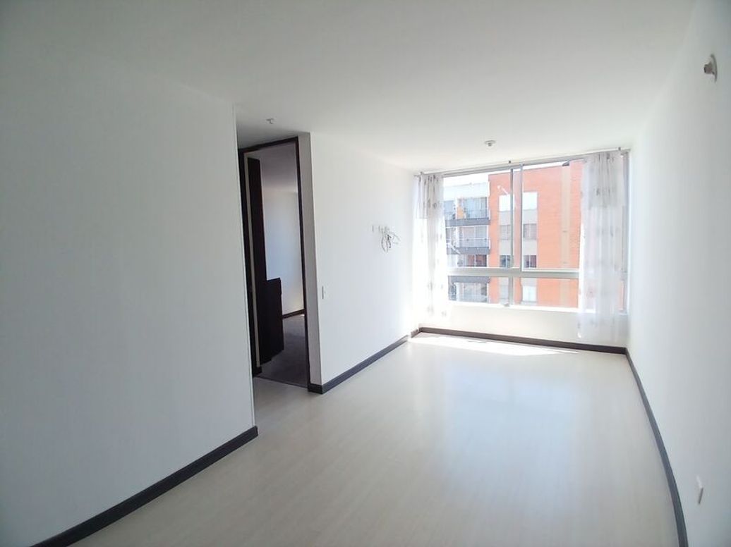 Apartamento de 2 alcobas en venta en Campo Alegre, Bogotá, 54 m² · foto 2 de 18