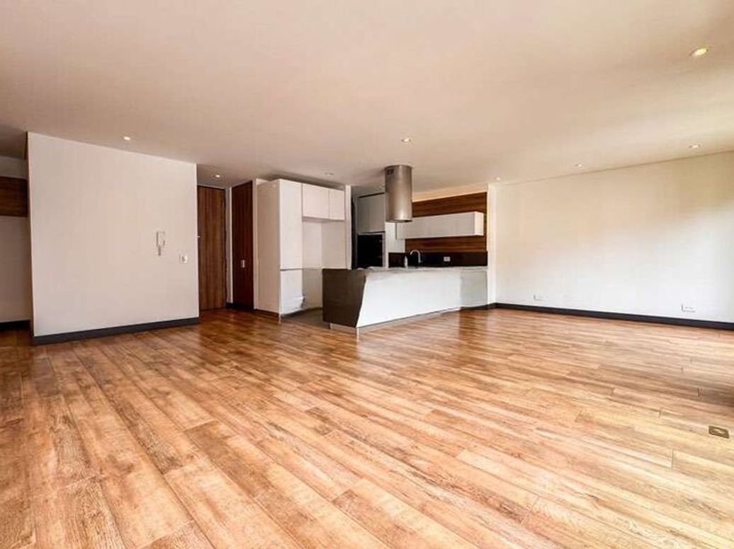 Apartamento de 3 alcobas en venta en Emaus, Bogotá, 124 m² · foto 2 de 19